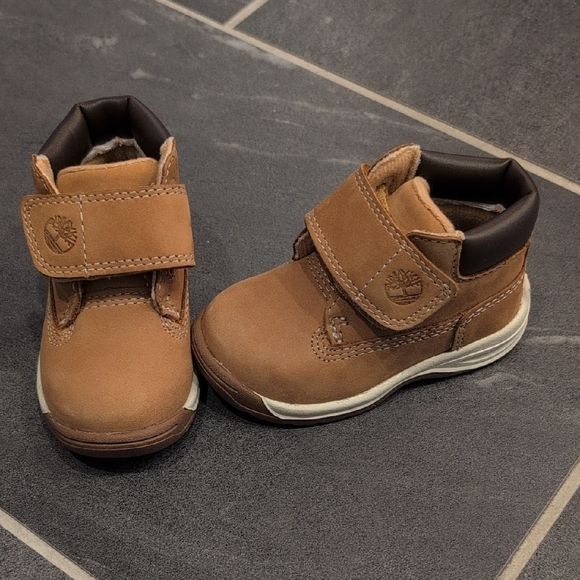 Timberland Size 4 Toddler Brown Strap Boots (Nearly new) - Picture 2 of 9